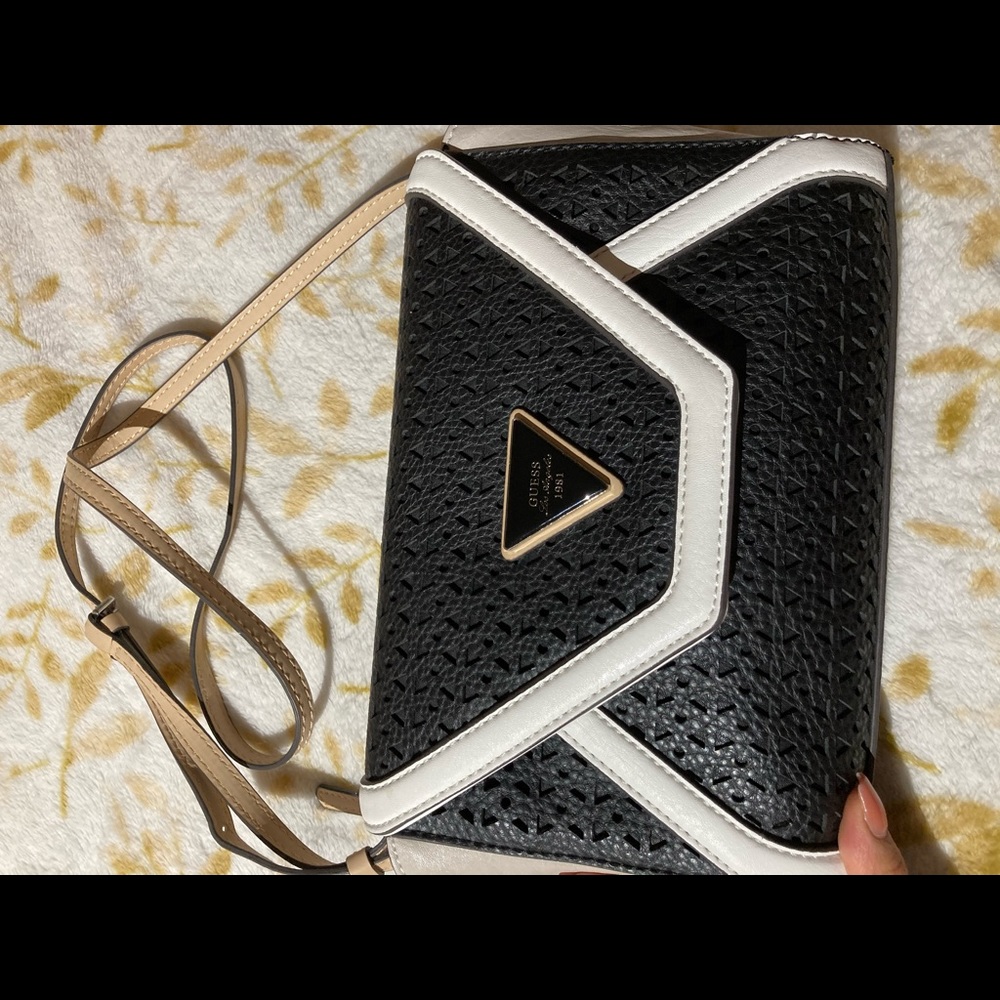 Guess Purse - Picture 12 of 14